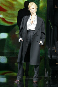 1156732551_DolceGabbana2003WomenRTW15.thumb.jpg.0edb38a870f36edbe06e0432f61be8cc.jpg