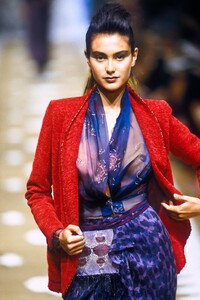 1159103090_EmanuelUngaro1999HauteCouture66.thumb.jpg.2aa6fb174ae30da618ffc3fb32bd023f.jpg