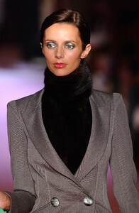 118154780_Carven2003HauteCouture3.thumb.jpg.86fc5c8c3dfa23d4570901bdfe043307.jpg