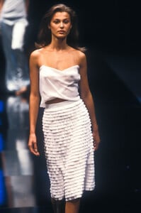 119999673_Givenchy1999WomenRTW68.thumb.jpg.342df9716132ee8b1c53e5437b231304.jpg