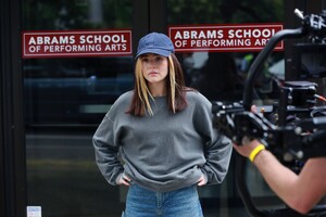       zoe080821BZNimage130.jpg