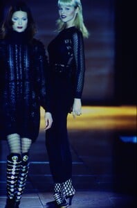 1215713912_versace-1993(11).thumb.jpg.d2e9f219a541372d189b557c2ceb4eb2.jpg