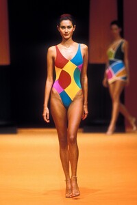 1216246318_HerveLeger1998WomenRTW150.thumb.jpg.de6ebd19c9606d372635239de426dff9.jpg