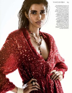 poja 09-21-vogue-pdf-page-004.jpg