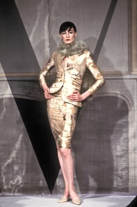 1220831062_Valentino1998HauteCouture20.thumb.jpg.cd7d36b375423a7a59f45825924bb057.jpg