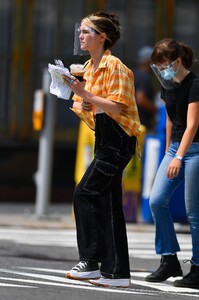        zoe100821BZNimage138.jpg