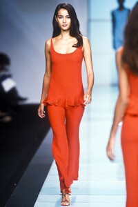 1229937840_Valentino2000WomenRTW47-Copy.thumb.jpg.58f30d57f6ee88be969e4bc6a6060001.jpg