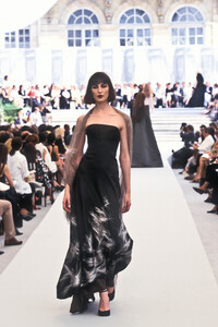 1230959253_Chanel1997HauteCouture26.thumb.jpg.d6ecd7aea4861b996d191d7b282c94d3.jpg