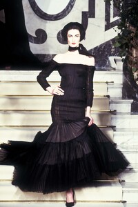 1244246186_JeanPaulGaultier1999HauteCouture122.thumb.jpg.5ceb8e7a3f02d4949b8355830c705d4d.jpg