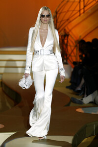 1246451934_GianniVersace2004HauteCouture6.thumb.jpg.70489db02a06f3abe270900bd3329bfa.jpg