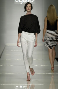 1250299918_Byblos2001WomenRTW83.thumb.jpg.a46e6491f5cb2ecf47b7940b137dea90.jpg