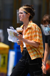        zoe100821BZNimage133.jpg