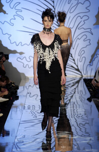 1256476755_Valentino2001HauteCouture71.thumb.jpg.21c7305b8f8c83f9e30f909d51f27482.jpg