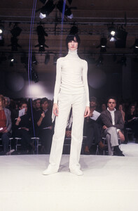 1257999734_PacoRabanne1999WomenRTW20.thumb.jpg.4ae8db9441742381e6f08e6ea925d62f.jpg