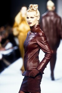 1276226197_ClaudeMontana1996WomenRTW84.thumb.jpg.e05149a95cb6ff4eb33930456cd6d78b.jpg