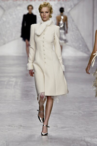 1278874392_Blumarine2003WomenRTW110.thumb.jpg.922859a7c3e3f2fe8bd3ae3ae34165b7.jpg