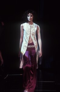 1294937286_Versace1999WomenRTW69.thumb.jpg.a5517f3b59e66e1290b5e5992d0da34b.jpg