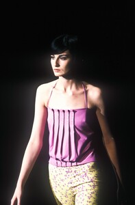 1296699863_Versace1999WomenRTW112.thumb.jpg.8805f15b7584e7d0cc71a119039458e3.jpg