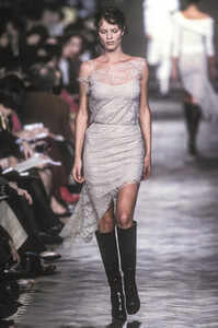 1297482428_Chloe1999WomenRTW90.thumb.jpg.7470f6f534d9764841315bbf3a91f61d.jpg