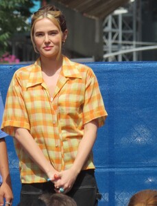        zoe100821BZNimage104.jpg