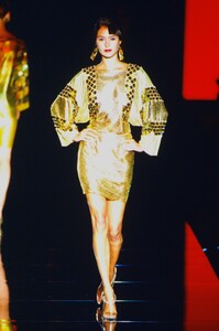 131140324_paco-rabanne-haute-couture-fall-1999(3).thumb.jpg.faac4d2fbaee98081287150341ef4d20.jpg