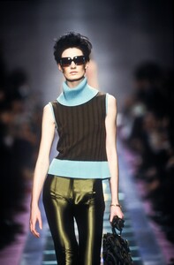 1312898515_Versace2000WomenRTW49.thumb.jpg.c209f35392d94581f6f762207c54fb8a.jpg