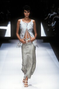 1316579683_GianfrancoFerre2000WomenRTW71.thumb.jpg.b1248c90220faad18260c59d7f97c293.jpg