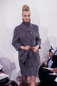 132930990_MichaelKors1995WomenRTW13.thumb.jpg.511be3c6610250941f59fe73b660b777.jpg