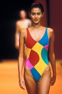 134093900_HerveLeger1998WomenRTW151.thumb.jpg.e821fdfaf41b0c8c98a6bc86e95cfde2.jpg