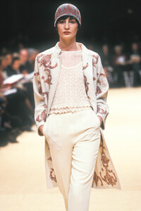 1341899968_PierreBalmain1999HauteCouture32.thumb.jpg.02bab90a884d0b5505b7ca4801bc7b8c.jpg