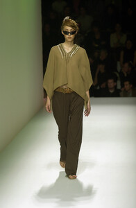 1343228193_Kenzo2001WomenRTW62.thumb.jpg.bf06ec87da73512d5b0dd623081f4a37.jpg