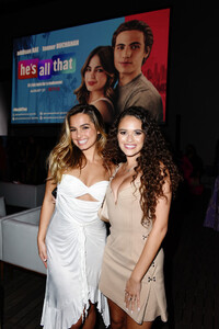 Madison+Pettis+Special+Screening+WqFtD433gvSx.jpg