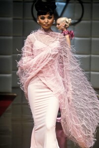 1365304259_Valentino1995HauteCouture107.thumb.jpg.803c5285aedd97359631e47afdfb4ca4.jpg