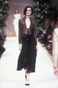 1376086930_PierreBalmain2001HauteCouture69.thumb.jpg.2e95cc72553464e601a8c6f88f4f9141.jpg