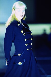 1376145340_versace-1993(3).thumb.jpg.f522dbb9661bfaadd8959cf4a9825ff5.jpg