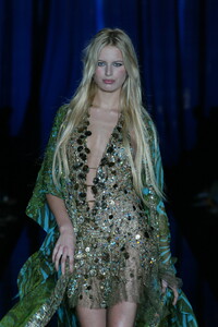 1379222059_ElieSaab2003HauteCouture8.thumb.jpg.e32f367809af5b2ff4cef1d434583c6c.jpg