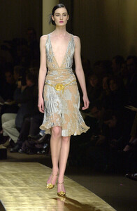 1385660541_Valentino2001HauteCouture112.thumb.jpg.6d2d0df13e17d4c7ae564673ab0cd710.jpg