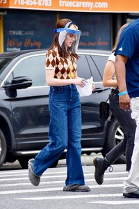       zoe040821BZNimage117.jpg