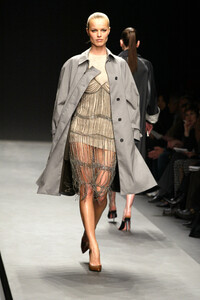 1409398293_Prada2002WomenRTW16.thumb.jpg.ef5f1caf00026400c8b3a24d36f489ab.jpg