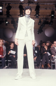 1422199079_PacoRabanne1999WomenRTW2.thumb.jpg.42a53eac96cfeb5297f45fae8085fee0.jpg