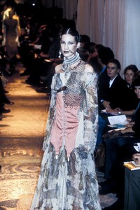 143603475_JeanPaulGaultier1994WomenRTW127.thumb.jpg.53a7698d54286536f4e99d85880644ff.jpg