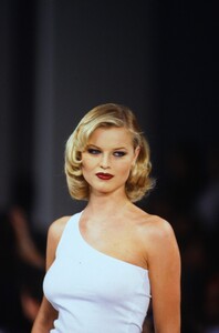 1437505200_michael-kors-ss-1995(9).thumb.jpg.055816fc82d4468c46b540e8cf97fff5.jpg