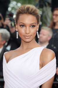 1443897655_JasmineTookes765445679682full-jasmine-tookes.thumb.jpg.4516205fcd46bb54142e2f62851c8bbc.jpg