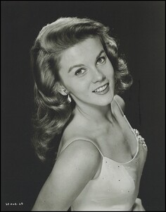 Ann Margret - closeup from side.jpg