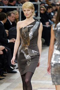 1452419737_Lanvin2003WomenRTW80.thumb.jpg.32db2c8b7cfabf1160b0789ef647ba69.jpg