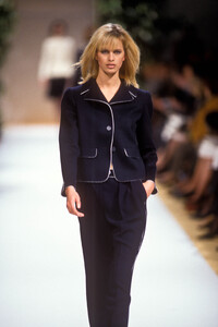 1457341132_PierreBalmain2001HauteCouture33.thumb.jpg.0e35dbf3e951a0d3441824c18c7fbec2.jpg