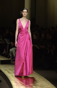 1458252220_Valentino2001HauteCouture155.thumb.jpg.67223a174cddf0c5c3fc0320eaeaeea2.jpg