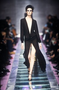 1459671546_Versace2000WomenRTW73.thumb.jpg.2bd437a427606d54f1902a0d09923748.jpg