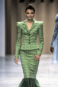 1496655837_BetseyJohnson1998WomenRTW125.thumb.jpg.74fc01bd543fd41404eb91595cd55265.jpg