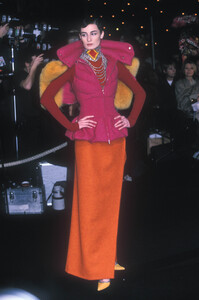 1497073277_ChristianDior1998WomenRTW3.thumb.jpg.48a1d17ecc8bad083485dc9e424114bc.jpg